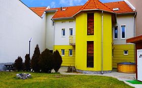 Pajkos Poni Vendeghaz